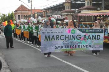 Usai dibentuk, Irmabani  Libatkan Marching Band SMK NU 01 Kendal Ramaikan Dugderan
