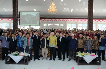 Bupati Kendal Beri Apresiasi dan Motivasi Pada Wisuda ke 30 SMK NU 01 Kendal