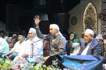 Ribuan Jamaah Padati SMK NU 01 Kendal dalam Acara Nusanda Bersholawat bersama Az Zahir
