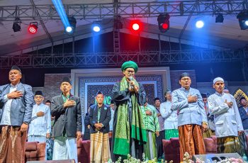 Gus Ali Gondrong Berpesan Kepada Ribuan Jamaahnya di SMK NU 01 Kendal untuk Mondokkan dan Sekolahkan putra-putrinya di NU