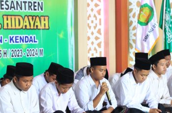 JADI SPONSOR HAFLAH AKHIRUSSANAH PONPES MAJMA’UL HIDAYAH, SMK NU 01 KENDAL HADIRKAN KYAI KAMALUDIN WAKIL ROIS SYURIAH PCNU KENDAL