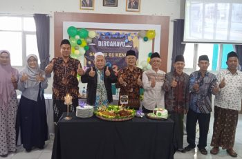 Sholawat dan Ngaji Bareng di Harlah ke 33 SMK NU 01 Kendal