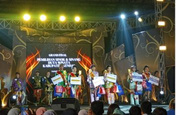 M. Fifki Anggriawan dari SMK NU 01 Kendal meraih penghargaan terfavorit di acara grand final pemilihan Sinok Sinang kendal